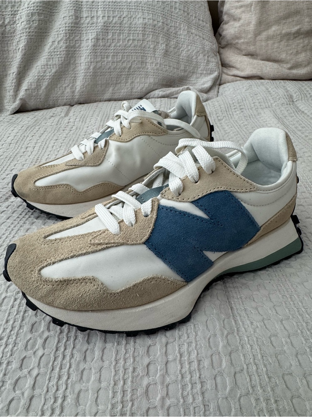 NEW- New Balance Women’s 327 Retro Runner in White, Beige & Blue